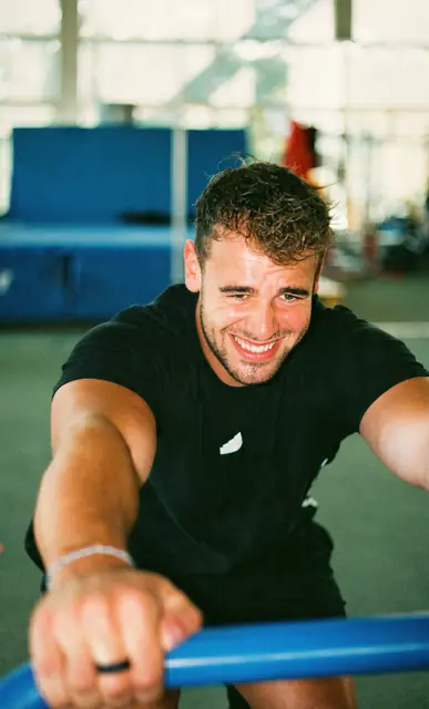 Lachend beim Training
